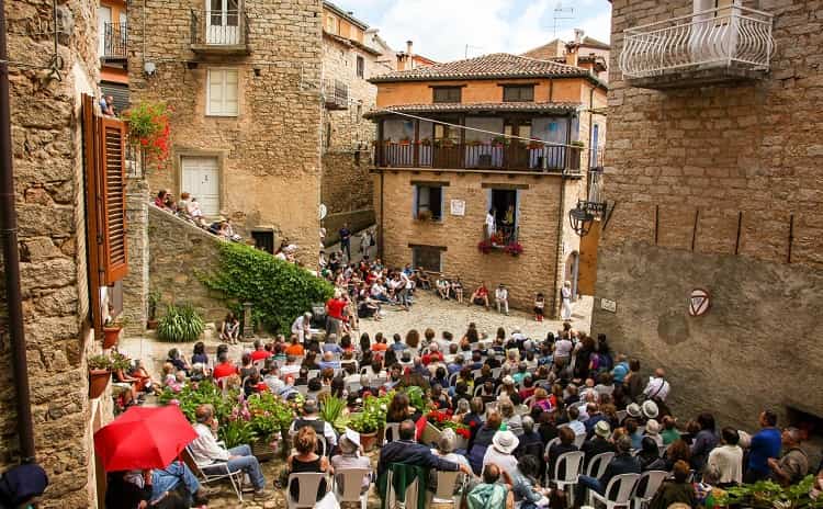 Festival letterario Isola delle Storie Gavoi - Sardegna